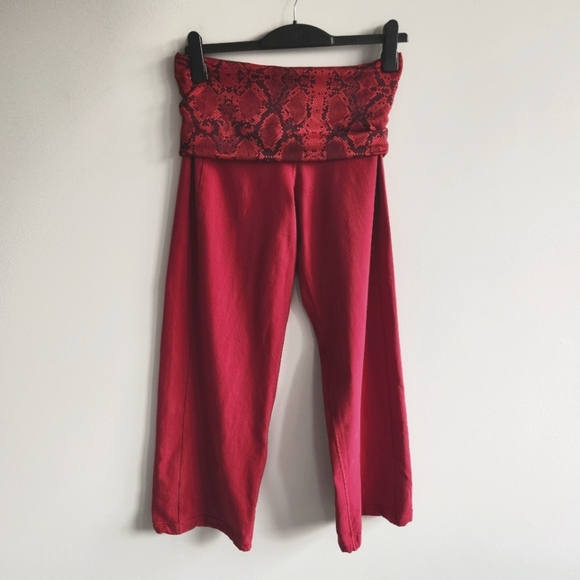 Lululemon Stillness Red Pants Wide Baggy Joggers Sweats Roll Down Waist Size 8 - Picture 4 of 16